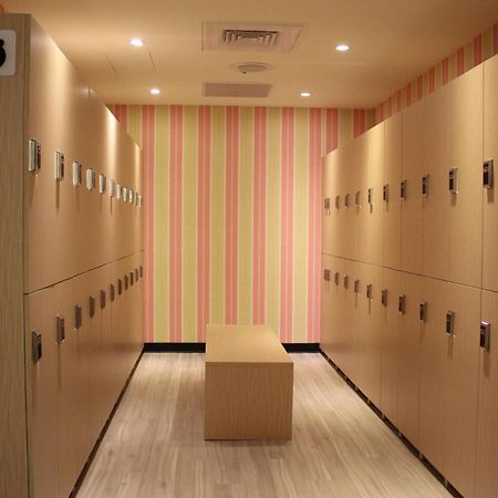 Hey Bear Capsule Hotel Тайбэй Экстерьер фото