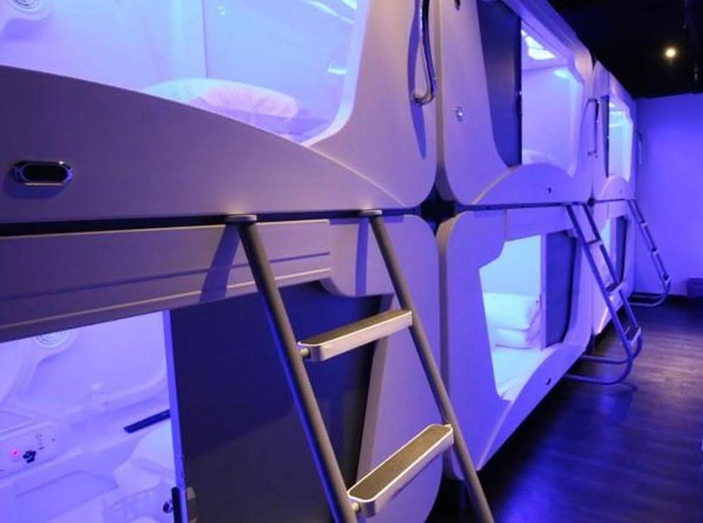 Hey Bear Capsule Hotel Тайбэй Экстерьер фото